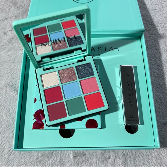 Anastasia Beverly Hills Other - Norvina Vol.3 Mini Pro Pigment Palette with gift box + mini eye primer💫